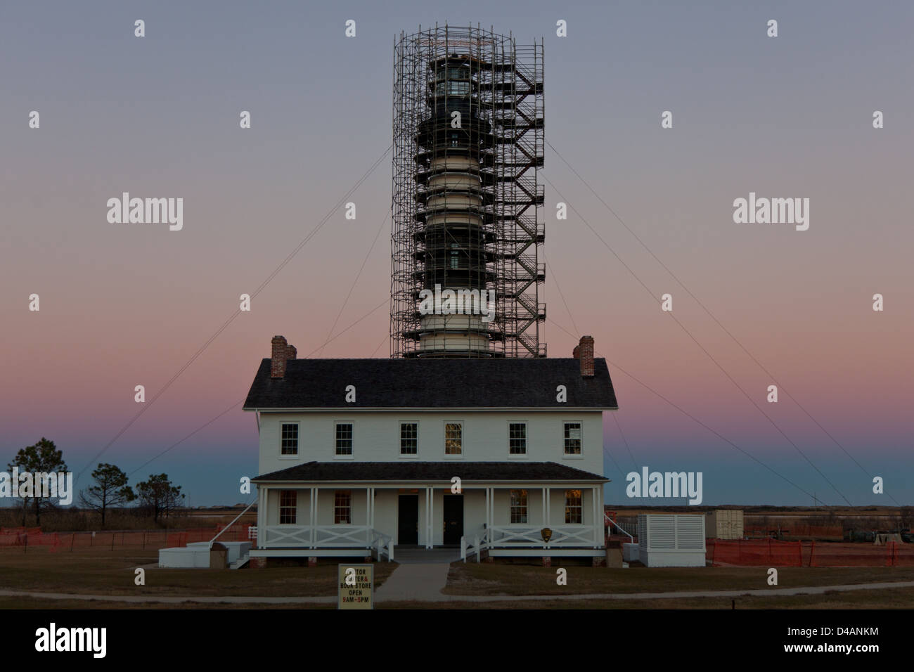 Bodie Island Lighthouse im Umbau bei Sonnenuntergang Stockfoto