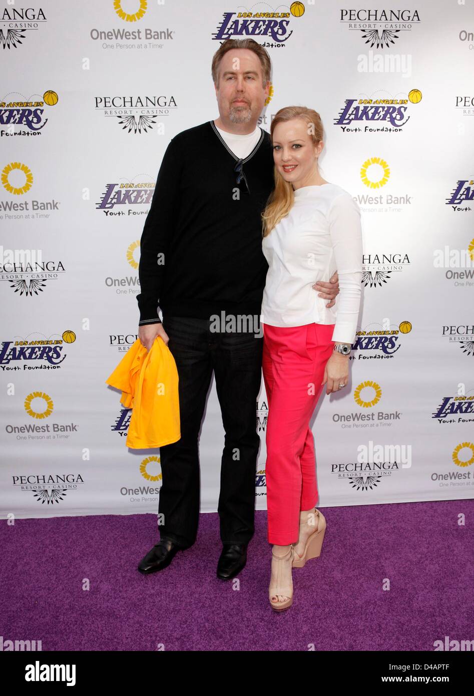 Los Angeles Kalifornien Usa 10 Marz 2013 Wendi Mclendon Covey Mann Im Ankunftsbereich Fur Lakers Casino Night Club Nokia Auf L A Live Los Angeles Ca 10 Marz 2013 Foto Von Emiley Schweich Everett Collection Alamy