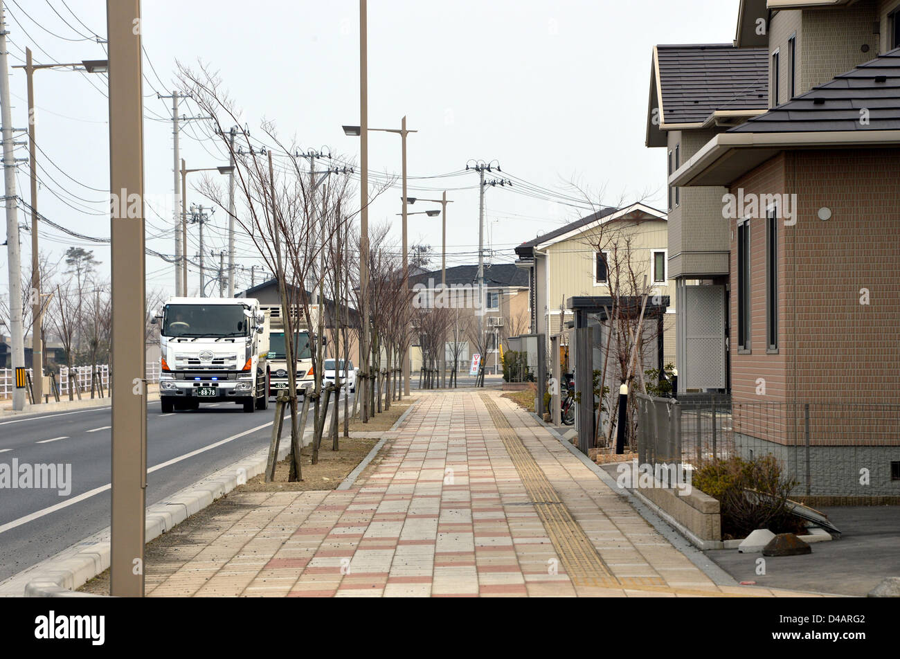 3. März 2013, Natori, Japan - Cluster neu errichtete Häuser zusammen, um eine Gemeinschaft in Natori, Präfektur Miyagi, am 7. März 2013 zu bilden. Die Stadt liegt an der Pazifikküste war überflutet vor zwei Jahren am 11. März als Grabhügel der Tsunami-Katastrophe, die das Erdbeben der Magnitude 9,0 folgten Nordosten des Landes, verlassen mehr als 15.000 Menschen Tote und außergewöhnlichen breitere Schwaden der Küstenstädte und Dörfer heimsuchte.  (Foto von Natsuki Sakai/AFLO) Stockfoto