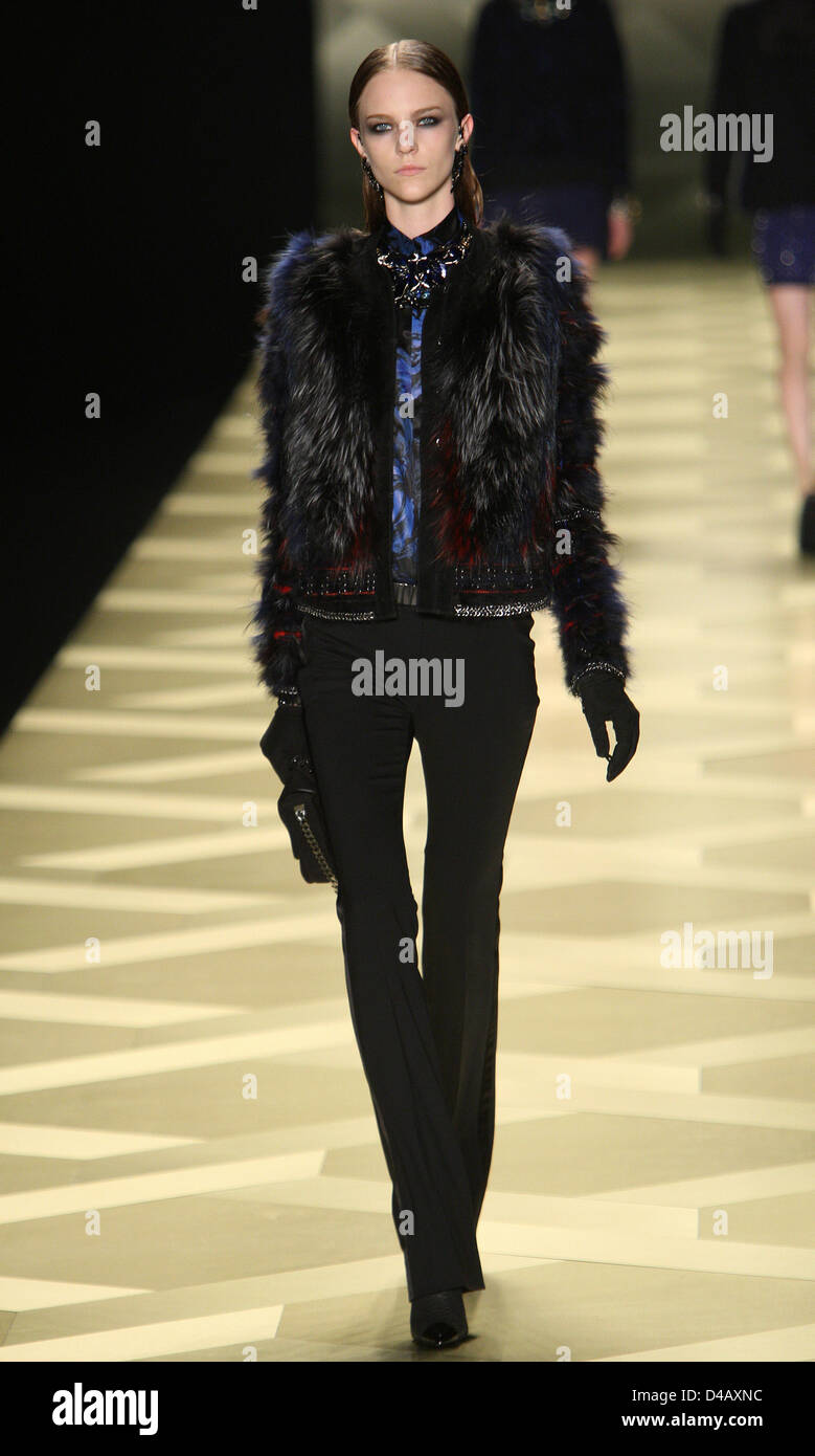 Roberto Cavalli Herbst/Winter 2013/14 Sammlung gezeigt, während des vierten Tages der Mailand Fashion Week, Mailand, 23.02.2013. Stockfoto