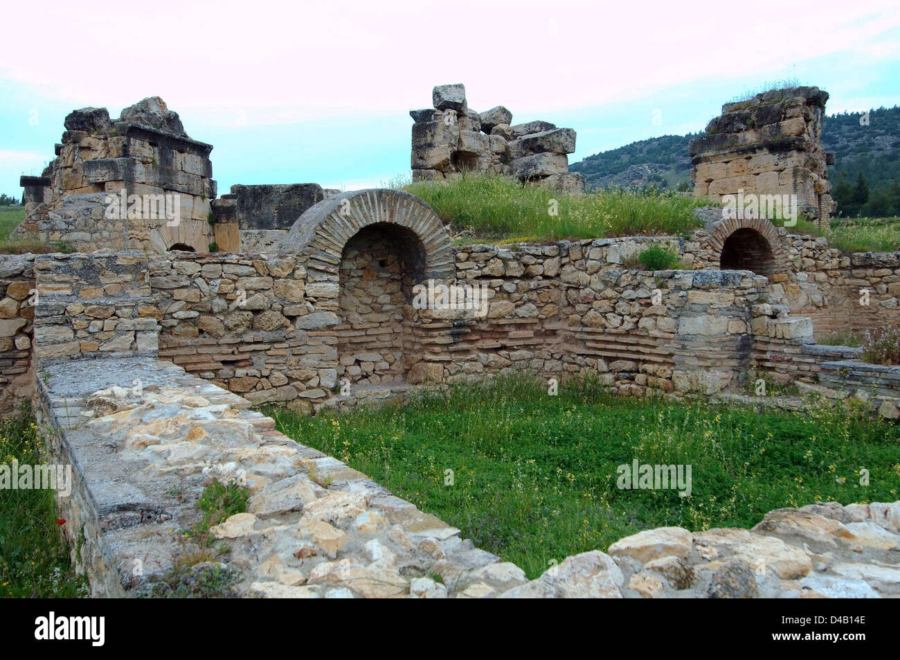 Die Ruinen der alten orthodoxen Kirche, antike Stadt Hierapolis, Pamukkale, Türkei, Westasien Stockfoto