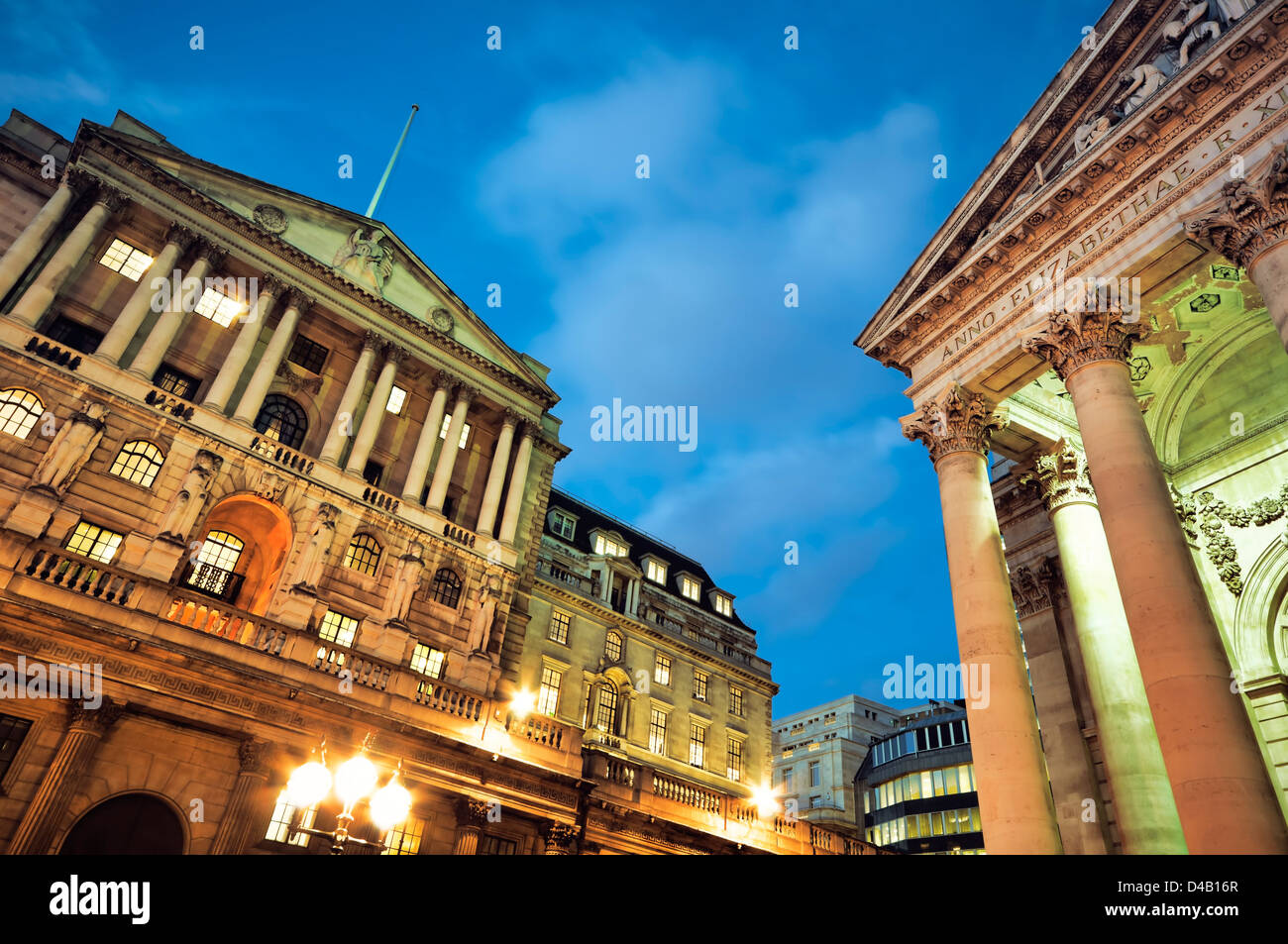 Bank of England und Royal Exchange in der Nacht. Stockfoto