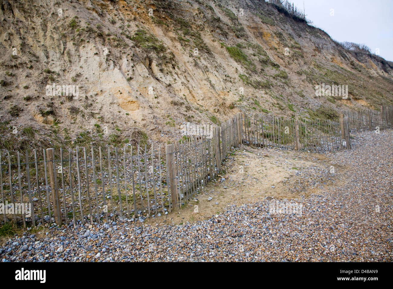 Weiche engineering Küstenschutz in Dunwich, Suffolk, England Stockfoto