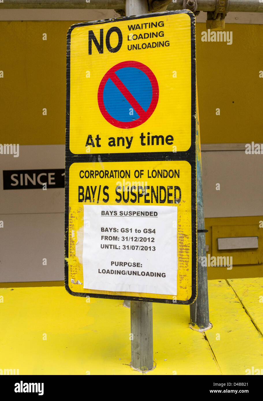 Keine Wartezeiten, be- oder entladen, Bucht ausgesetzt Zeichen in London, England Stockfoto
