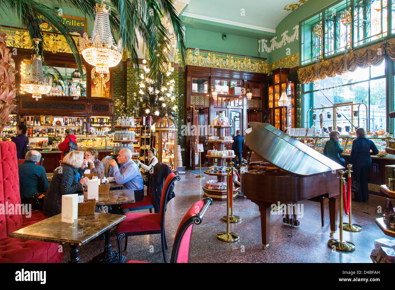 St. Petersburg, Yeliseyevsky-Shop Stockfoto