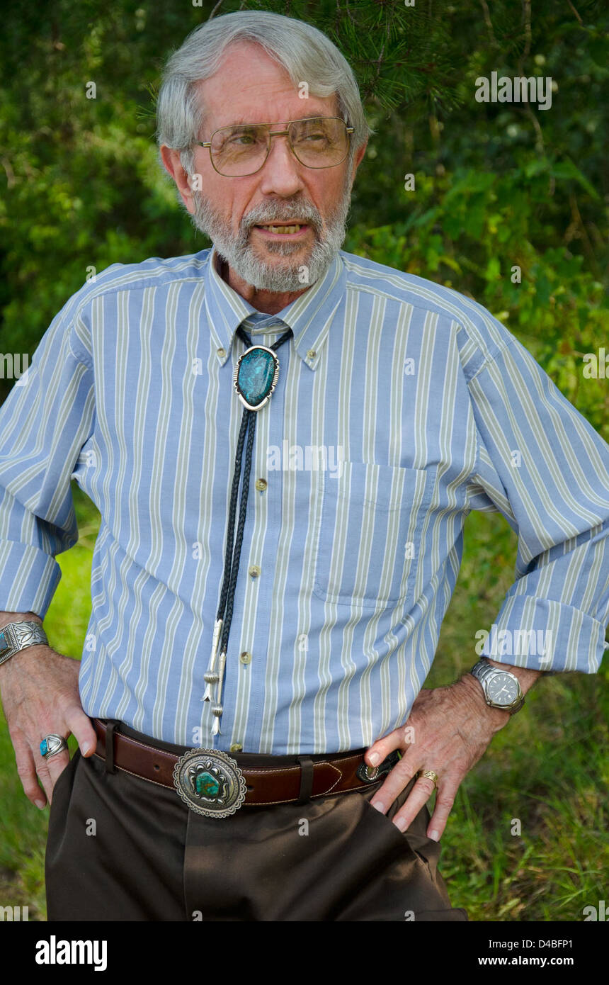 Die Spuren von Dinosauriern aus der Kreidezeit wurden auf dem Campus des Goddard Space Flight Center der NASA von Ray Stanford entdeckt. Die Fußspuren bieten neue Einblicke in das prähistorische Leben, das einst durch die Gegend zog. Stockfoto