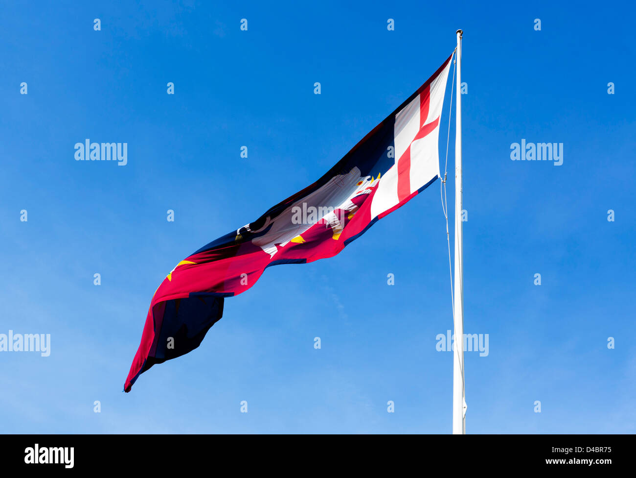 Persönlichen Banner von Richard III fliegen auf Ambion Hill, Bosworth Schlachtfeld, Leicestershire, East Midlands, UK Stockfoto