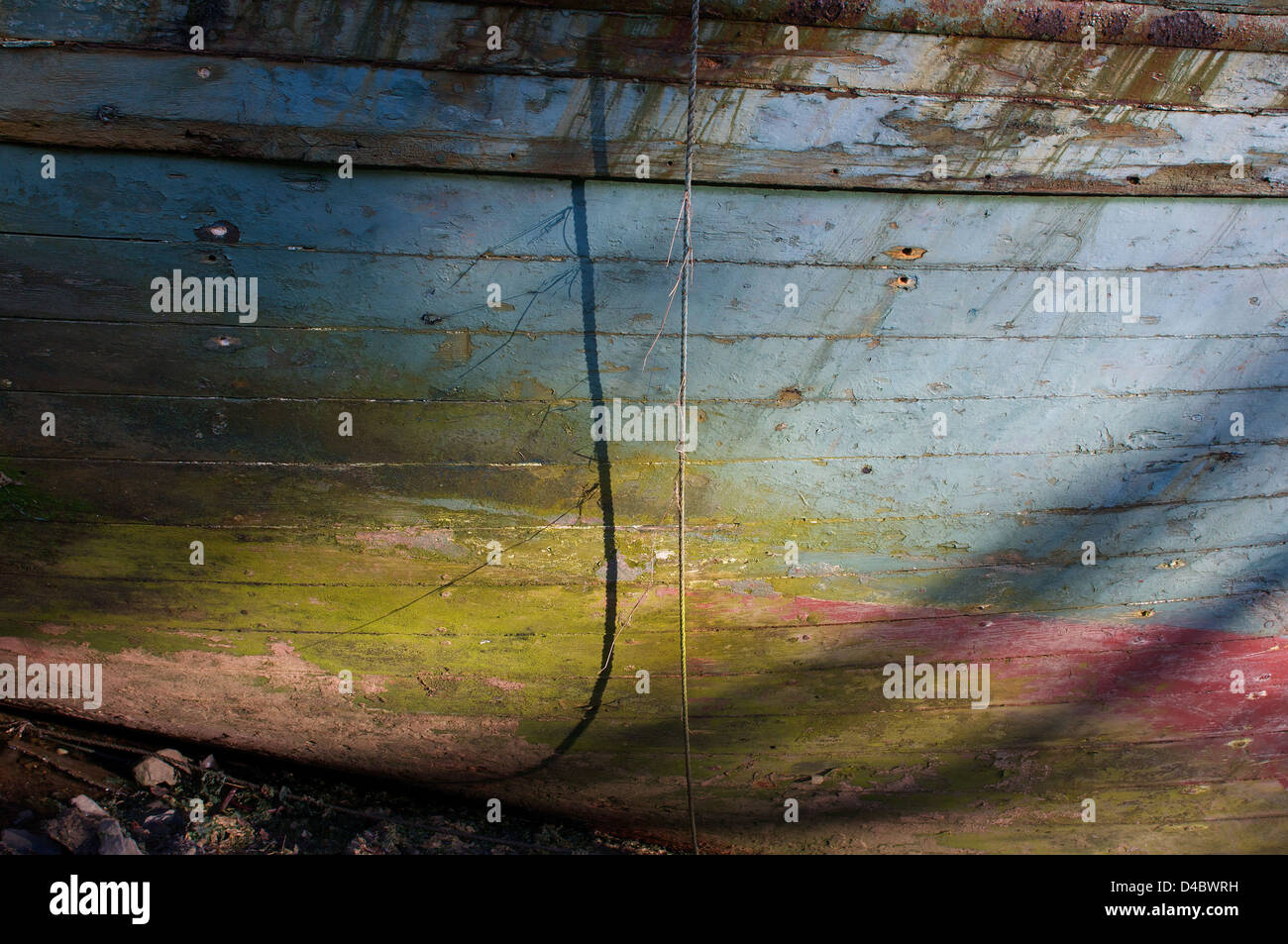 Fäulnis Bootsrumpf mit bunten Farben Stockfoto