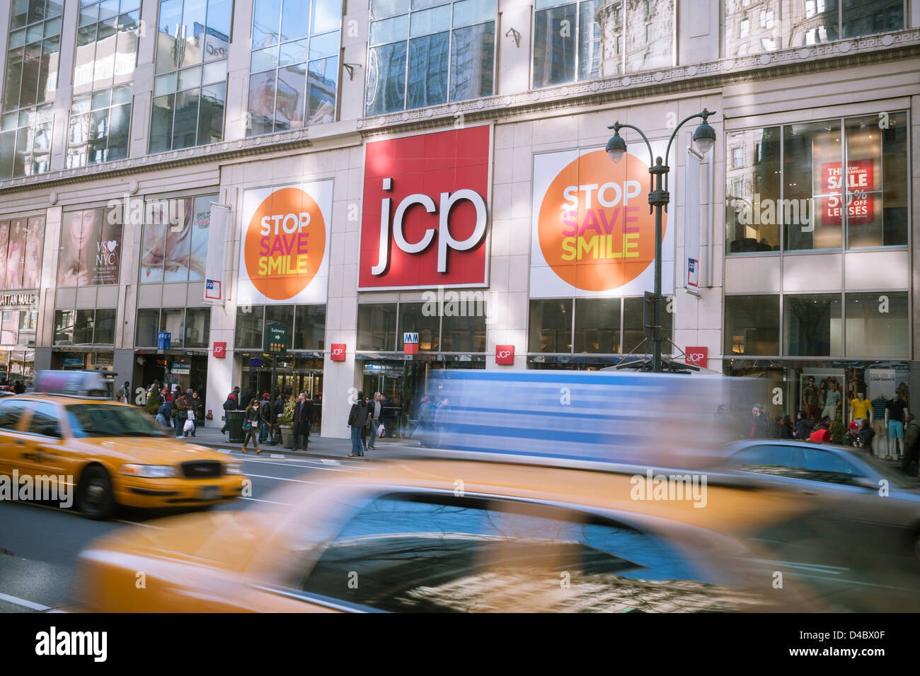 Das Midtown Manhattan JCPenney Kaufhaus in New York ist auf Freitag, 8. März 2013 zu sehen. (© Richard B. Levine) Stockfoto