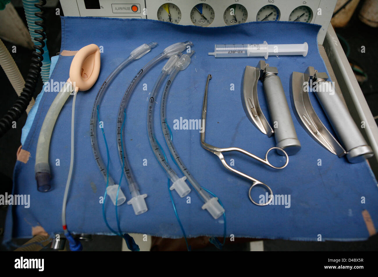 Intubation tube Fotos und Bildmaterial in hoher Auflösung Alamy