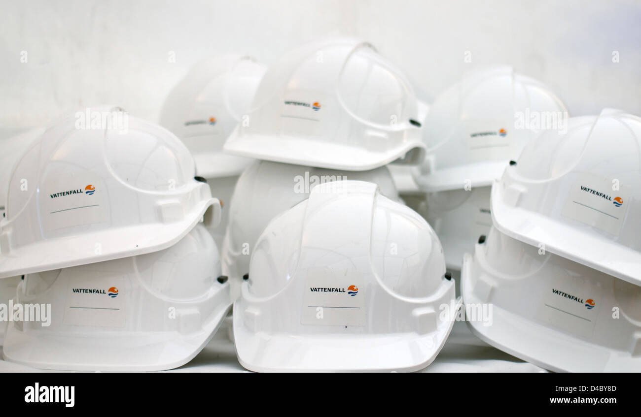 Berlin, Deutschland, Bau Helme mit Vattenfall-logo Stockfoto