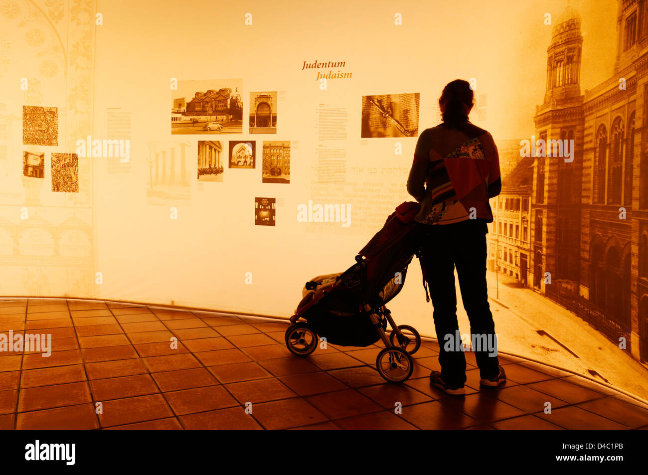 Das Judentum-Ausstellung in The Story of Berlin-Museum in Berlin Deutschland. Beachten Sie, das ist nicht das jüdische Museum, die The Story of Berlin Stockfoto
