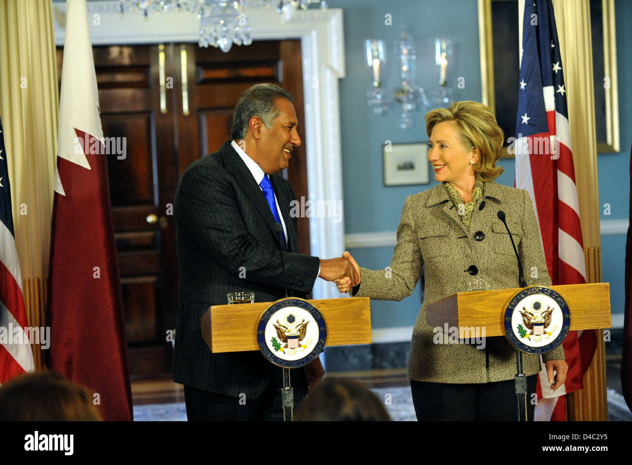 Außenministerin Clinton trifft sich mit Außenminister von Katar Stockfoto