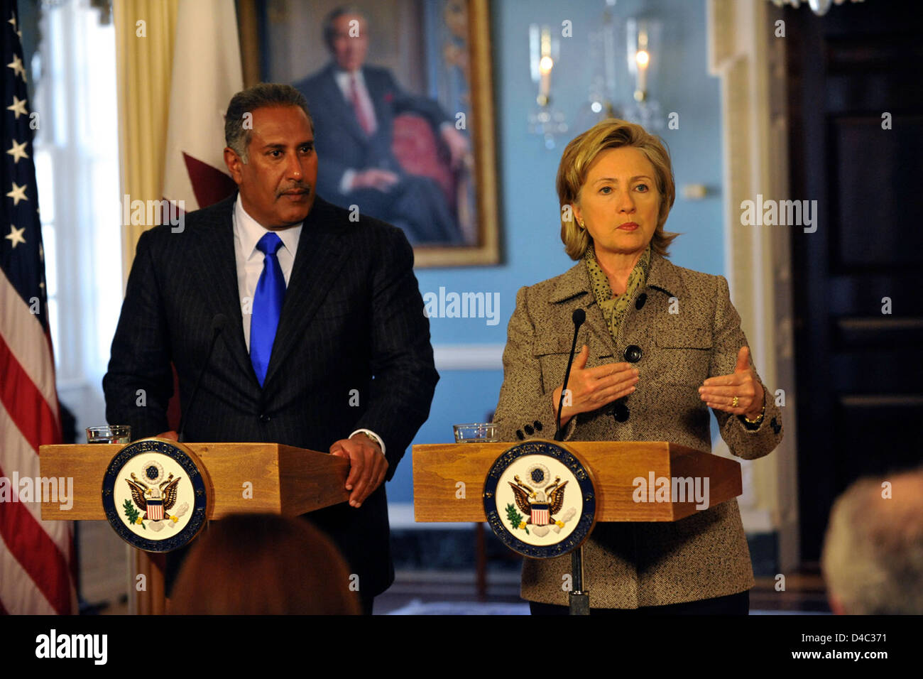Außenministerin Clinton trifft sich mit Außenminister von Katar Stockfoto