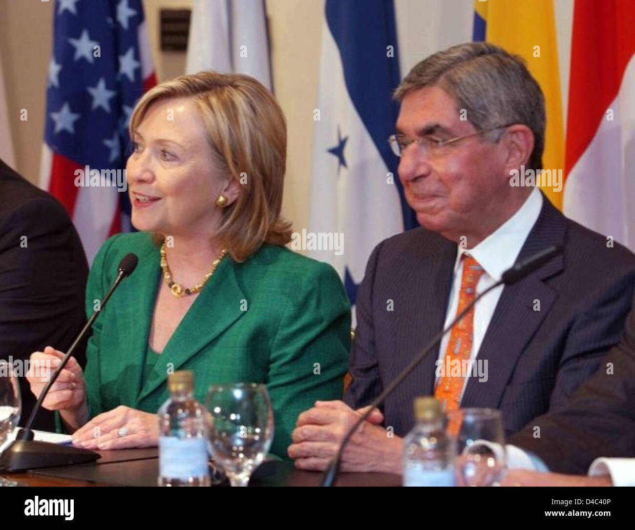 Außenministerin Clinton mit Costa Ricas Präsident Oscar Arias Stockfoto