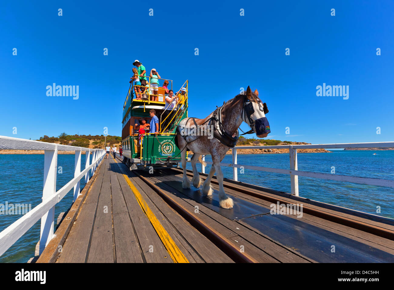 Granite Island Pferden gezogene Straßenbahn Menschen Tourismus Touristen Clydesdale historische Victor Harbor Fleurieu Peninsula South Australia Stockfoto