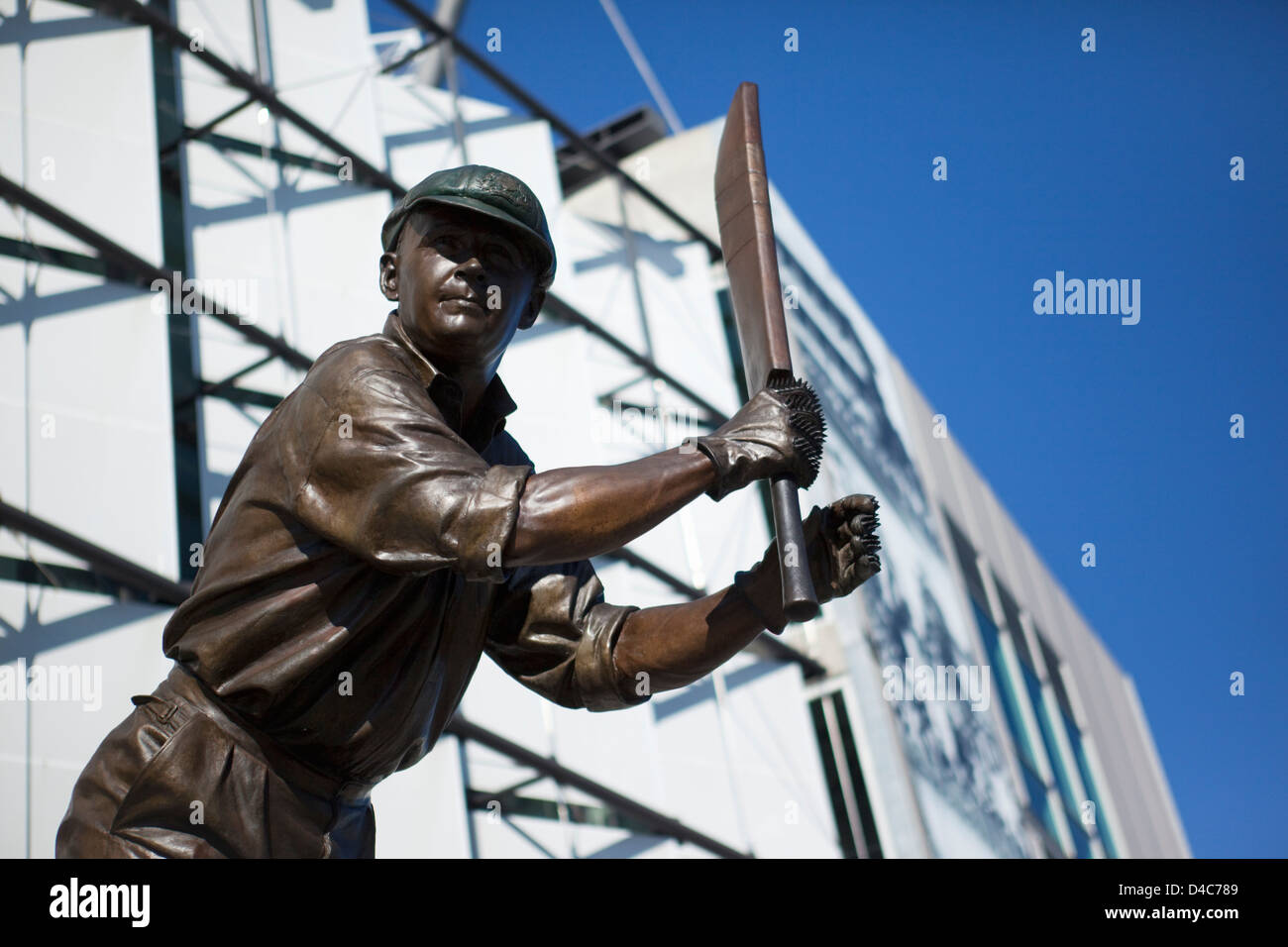 Die Statue der Cricketspieler WH Ponsford im Melbourne Cricket Ground (MCG). Melbourne, Victoria, Australien Stockfoto