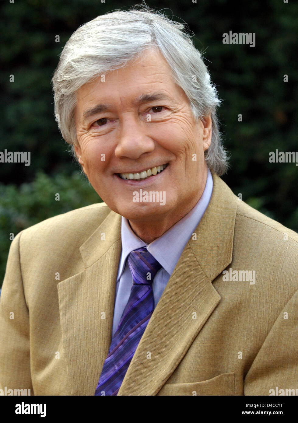 Deutscher Schauspieler Christian Wolff stellt nach der ZDF-Fernsehsendung "Volle Kanne - Service Taeglich" in Düsseldorf, 17. Januar 2008. Sein Durchbruch war sein Teil des Försters im deutschen tv-Serie "Forsthaus Falkenau" ("Forsthaus Falkenau"). Er verließ die Serie im Jahr 2005 wegen seinem zweiten Herzinfarkt im Jahr 2003. Foto: HORST OSSINGER Stockfoto