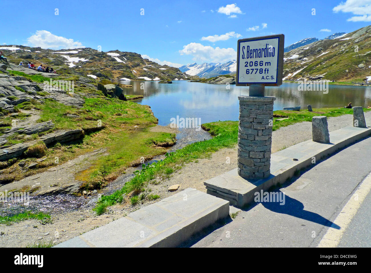 Bergsee auf San-Bernardino-Pass, Schweizer Alpen, Schweiz, Europa Stockfoto