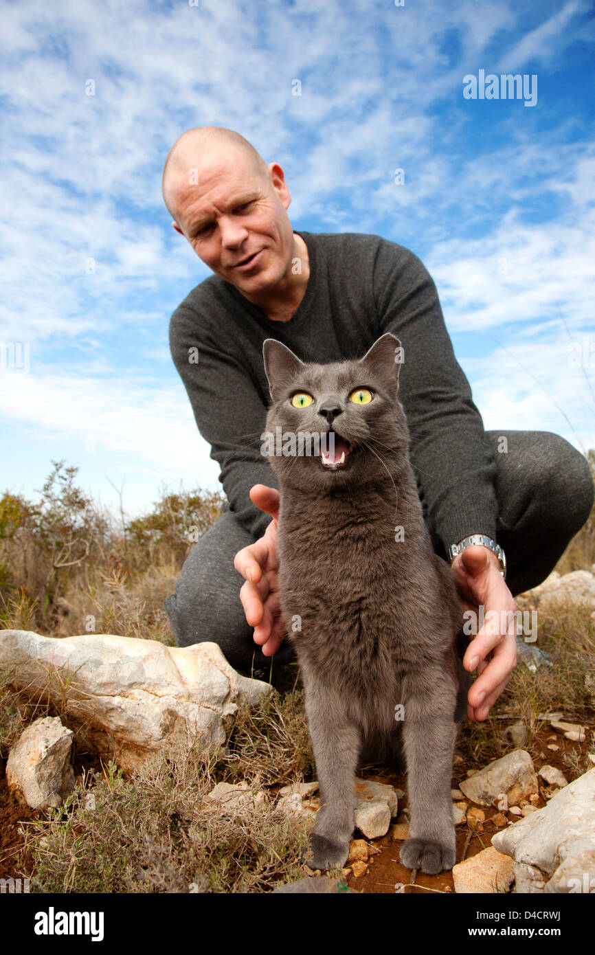 Mann und seine Katze Stockfoto