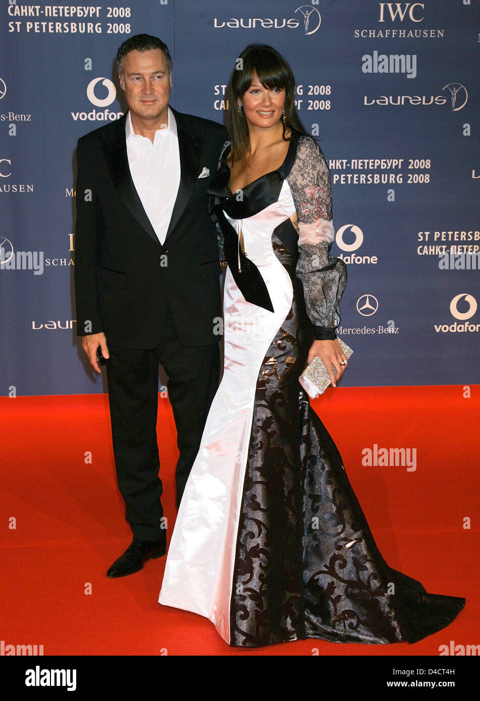 Ehemalige deutsche Welt Klasse Schwimmerin Franziska van Almsick und ihr Ehemann Juergen B. Harder kommen an die "Laureus World Sports Awards" in Sankt Petersburg, Russische Föderation, 17. Februar 2008. Herausragende Athleten werden am 18. Februar, ausgewählt von einer Jury, bestehend aus ehemaligen Top-Athleten die Laureus Sports Award vergeben. Foto: Gero Breloer Stockfoto
