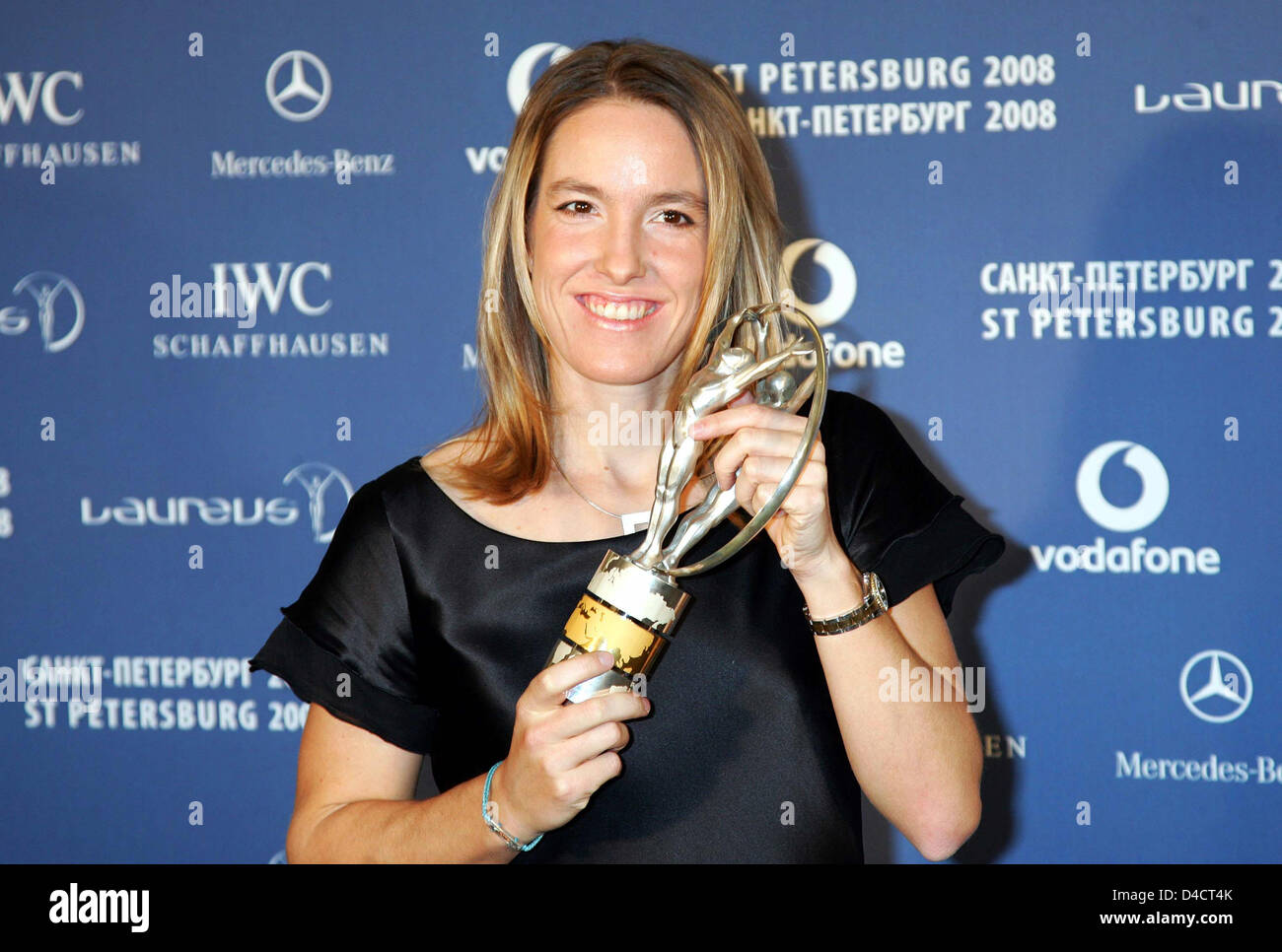 Belgischen Tennis stellt professionelle Justine Henin mit ihr "Laureus Welt-Sportlerin des Jahres" - Auszeichnung bei der "Laureus World Sports Awards" in Sankt Petersburg, Russische Föderation, 17. Februar 2008. Herausragende Sportler, die von einer Jury, bestehend aus ehemaligen Top-Athleten ausgewählt hatte, wurden am 18. Februar die Laureus Sports Award ausgezeichnet. Foto: GERO BRELOER Stockfoto