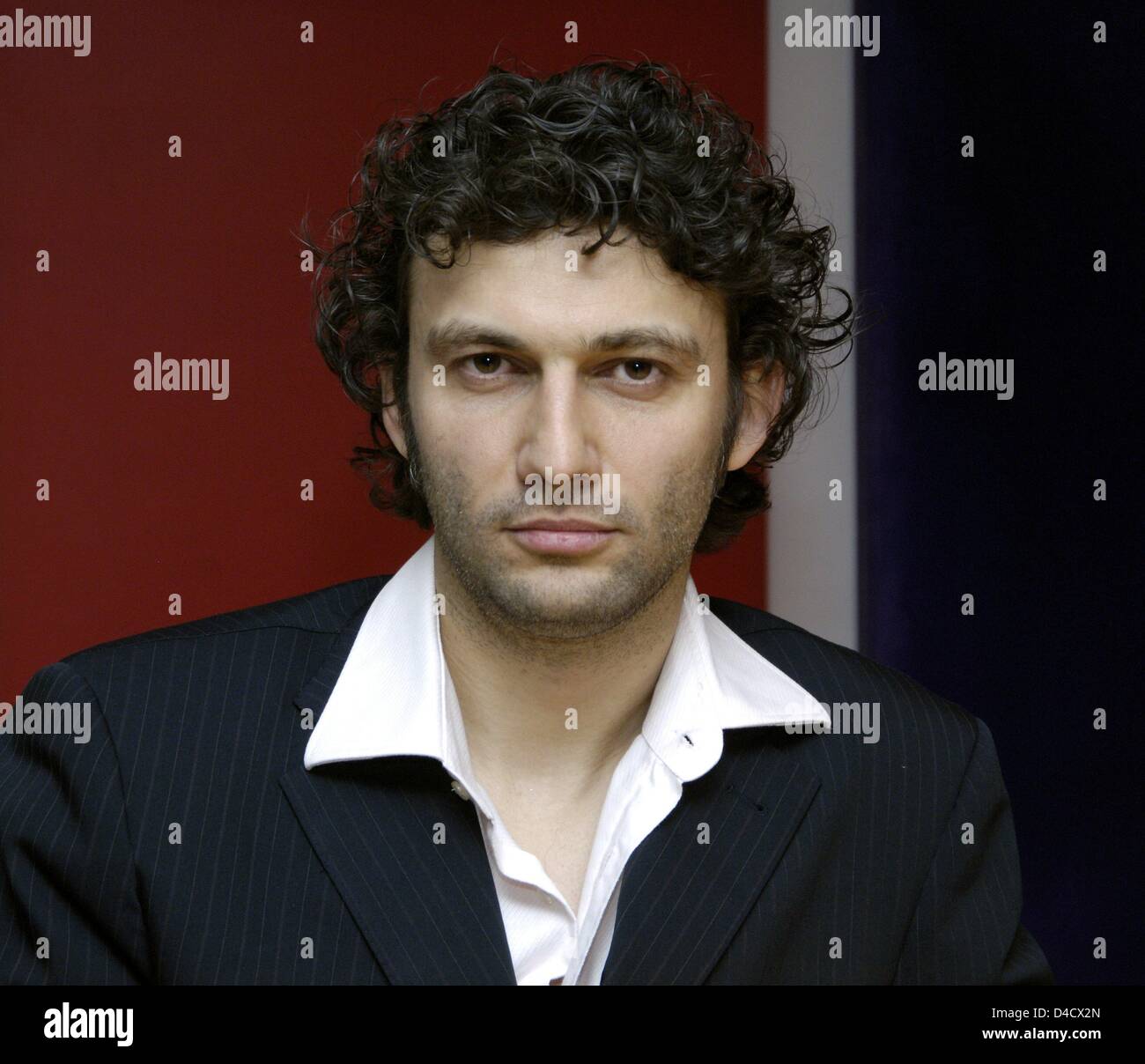 Deutscher Tenor Jonas Kaufmann bei der Präsentation seines neuen Albums "Romantic Arias" im Kulturkaufhaus Dussmann in Berlin, Deutschland, 20. Februar 2008 dargestellt. Foto: Karlheinz Schindler Stockfoto