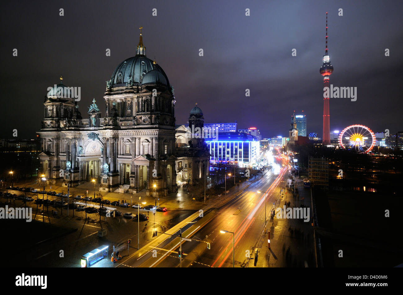 Berliner Dom und TV Tower in der Nacht, Deutschland Stockfoto