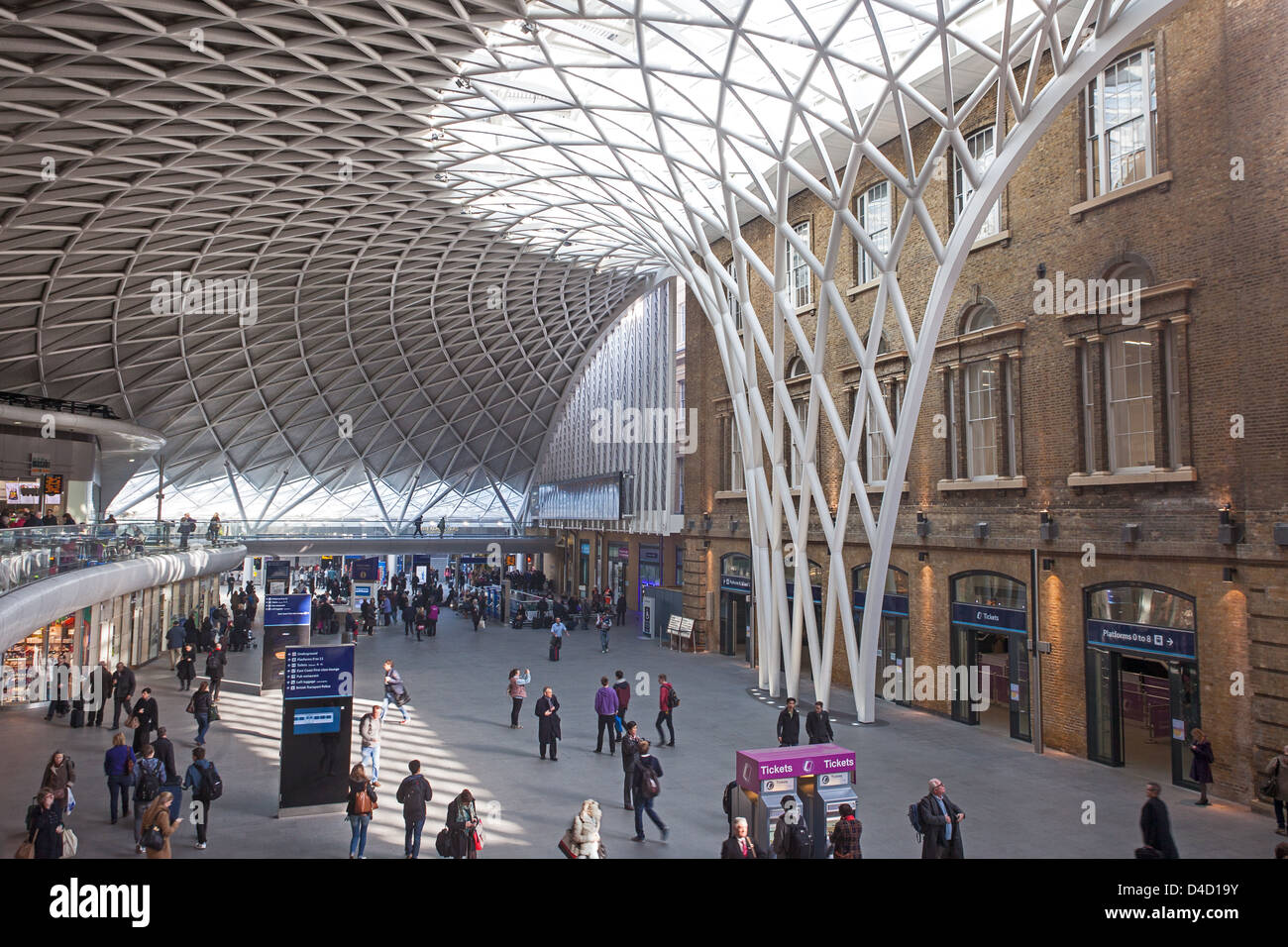 London, Kings Cross station die Bahnhofshalle nach Renovierungsarbeiten Stockfoto