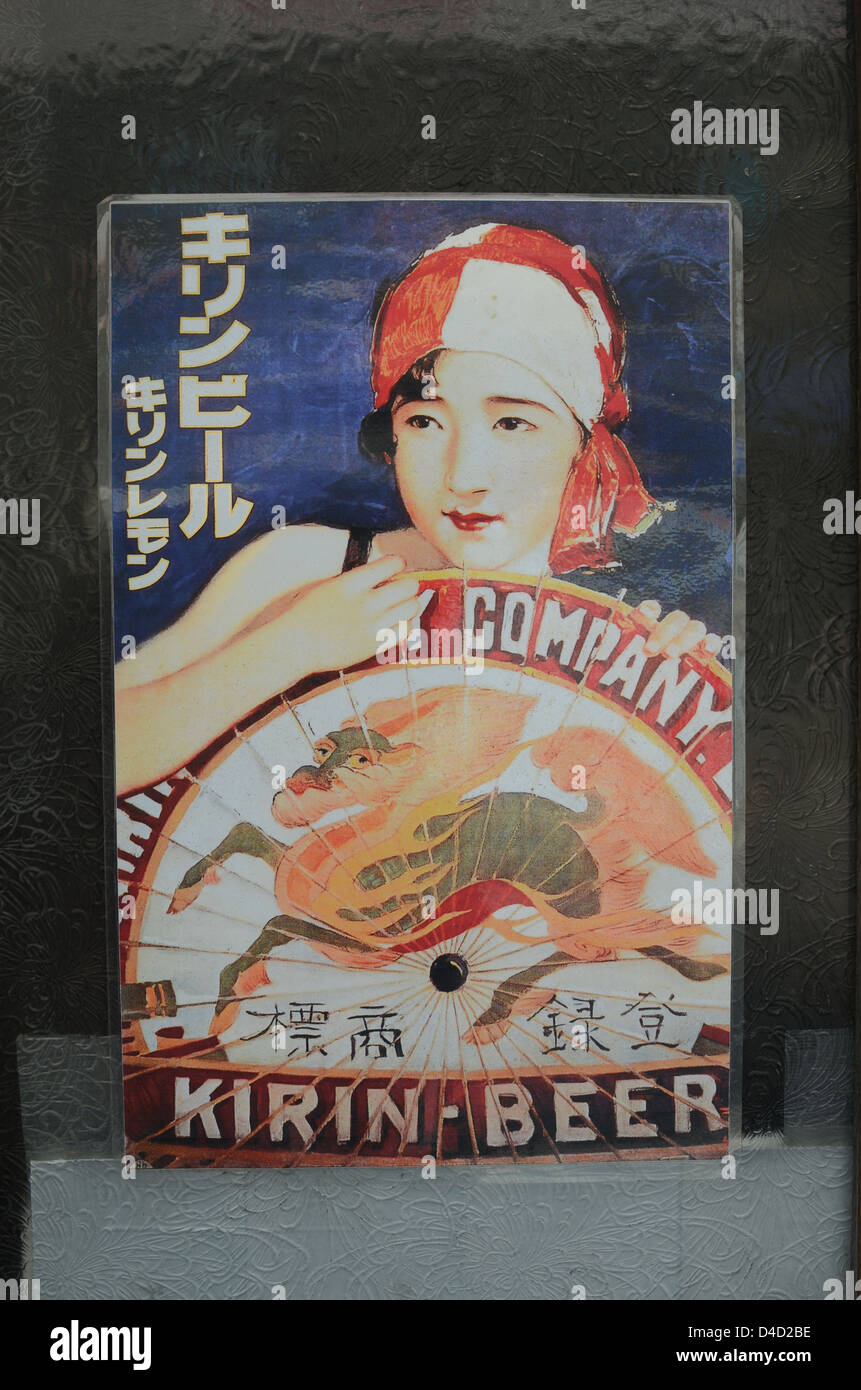 Eine alte Plakatwerbung für japanisches Bier (Kirin). Stockfoto