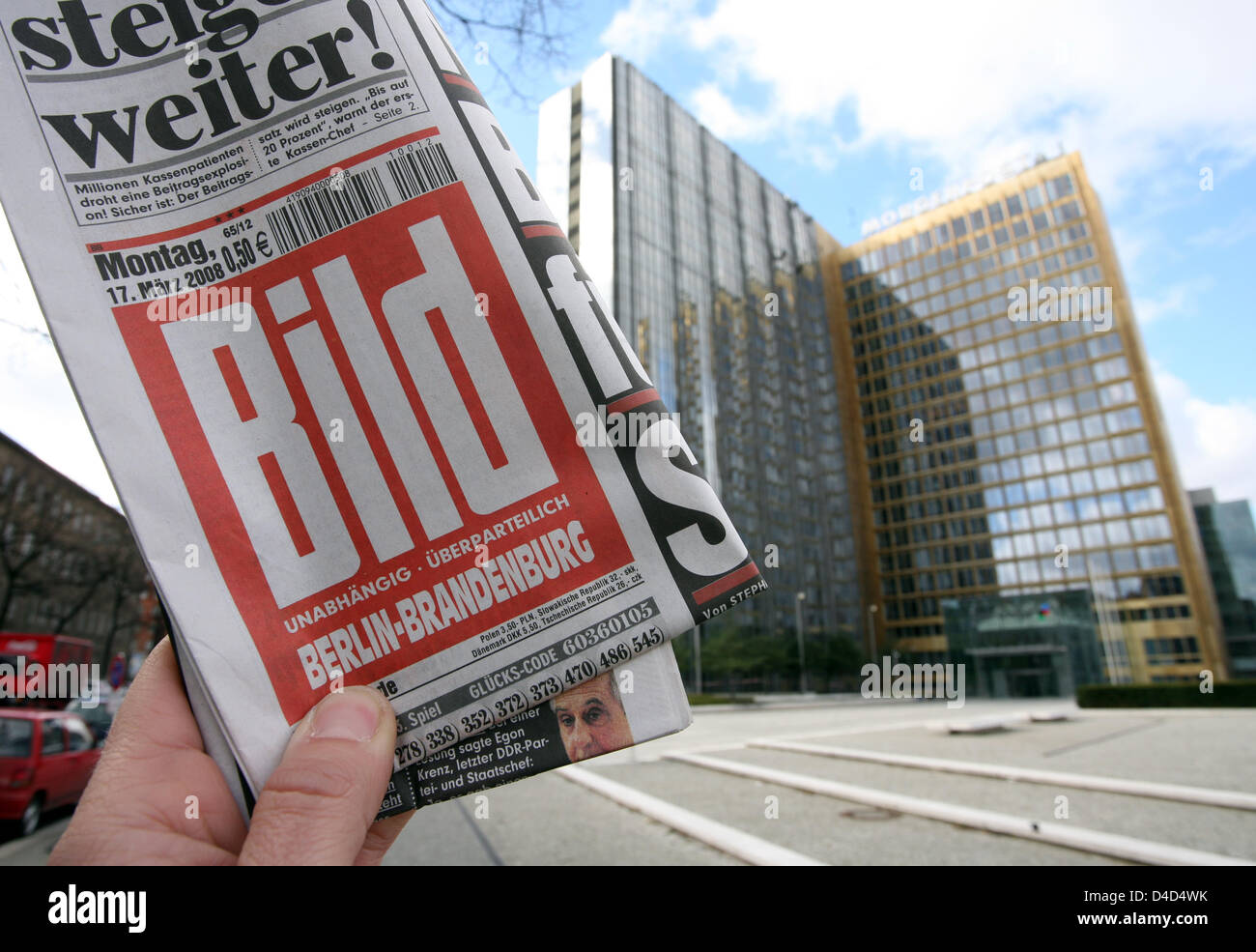Eine Bild Zeitung Ist Vor Dem Hauptsitz Ihres Herausgebers Axel