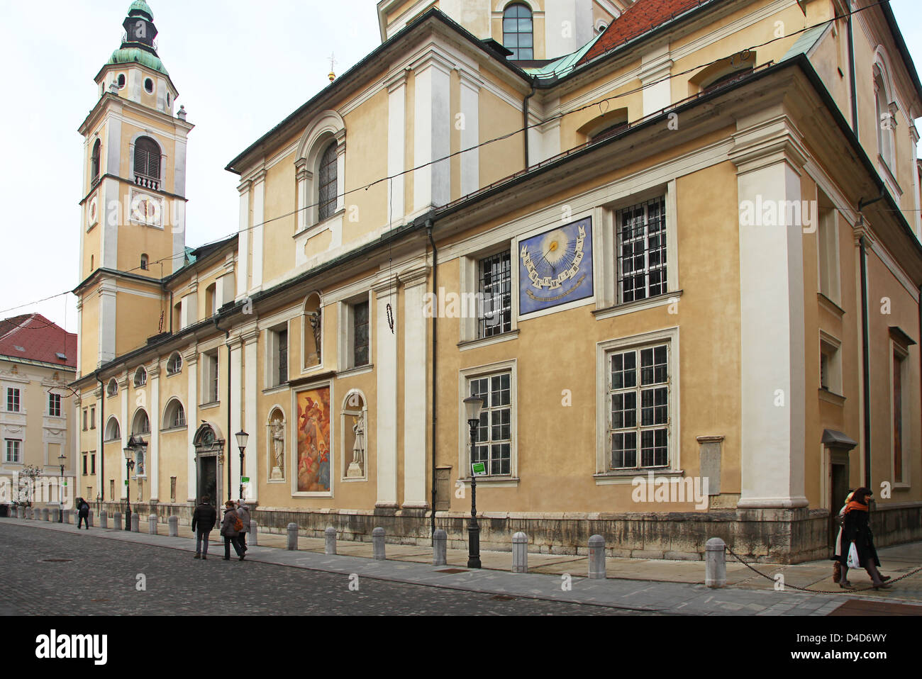 Vor der Kathedrale von St. oder Sankt Nikolaus Ljubljana Slowenien Europa Stockfoto