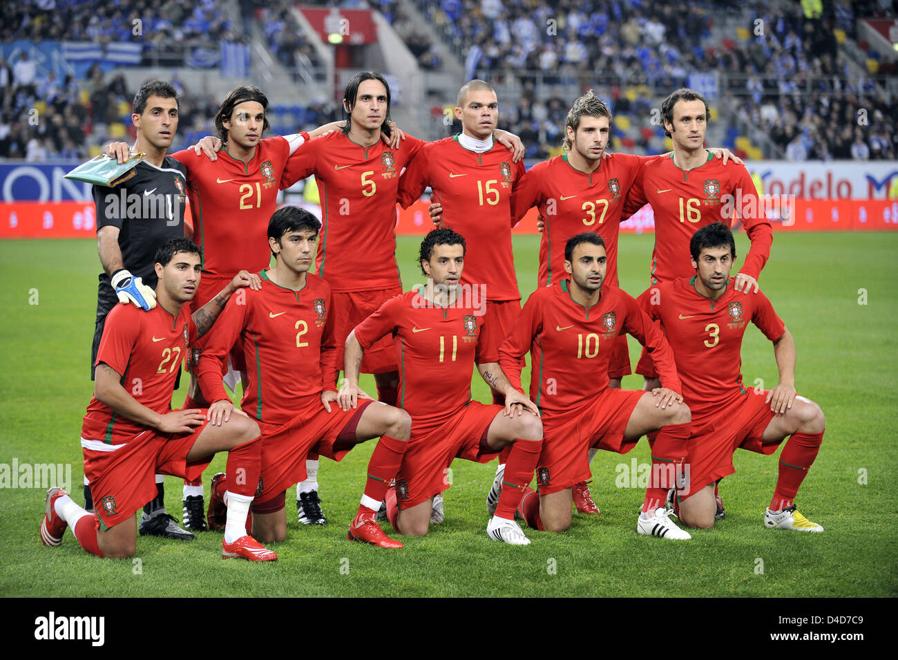 Die portugiesische Nationalmannschaft (Vorderreihe L-R) Ricardo Quaresma, Paulo Ferreira, Simao, Carlos Martins Caneira; (hintere Reihe (L-R) Ricardo, Nuno Gomes, Fernando Meira, Pepe, Miguel Veloso und Ricardo Carvalho Line-up für das Gruppenfoto vor der Test-GAP Portugal V Griechenland Stadium LTU Arena in Düsseldorf, 26. März 2008. Griechenland gegen Portugal 2: 1. Foto: Achim Scheidema Stockfoto