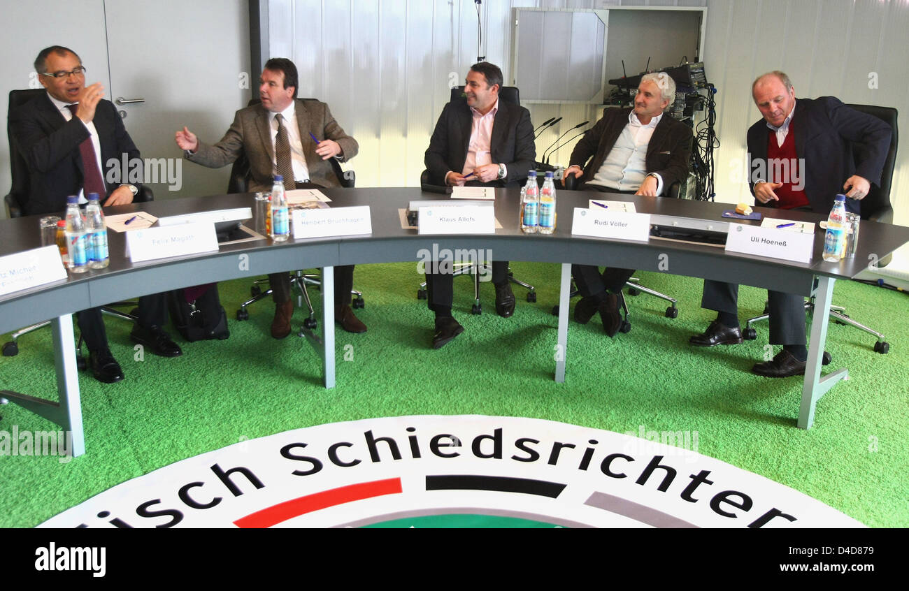 Bundesliga Manager L R Felix Magath Vfl Wolfsburg Heribert