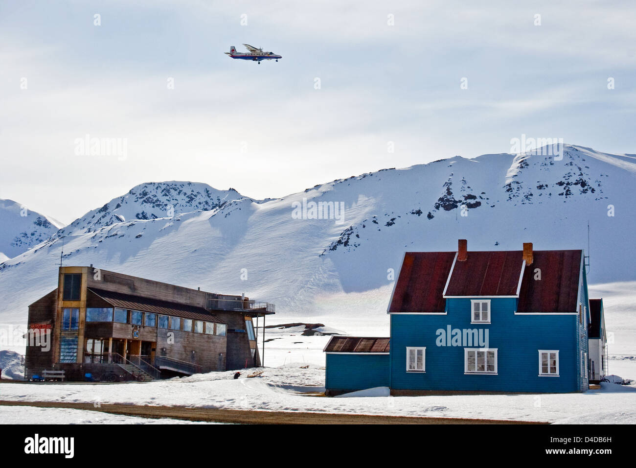Inlandsflug von Longyearben Ansatz in Ny Alesund, die weltweit nördlichste zivile Siedlung auf Spitzbergen zu landen. Stockfoto