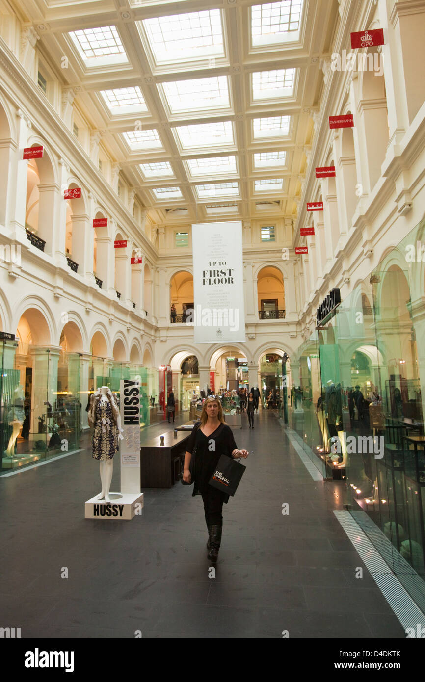 Mode-Boutiquen in der GPO-Melbourne.  Melbourne, Victoria, Australien Stockfoto