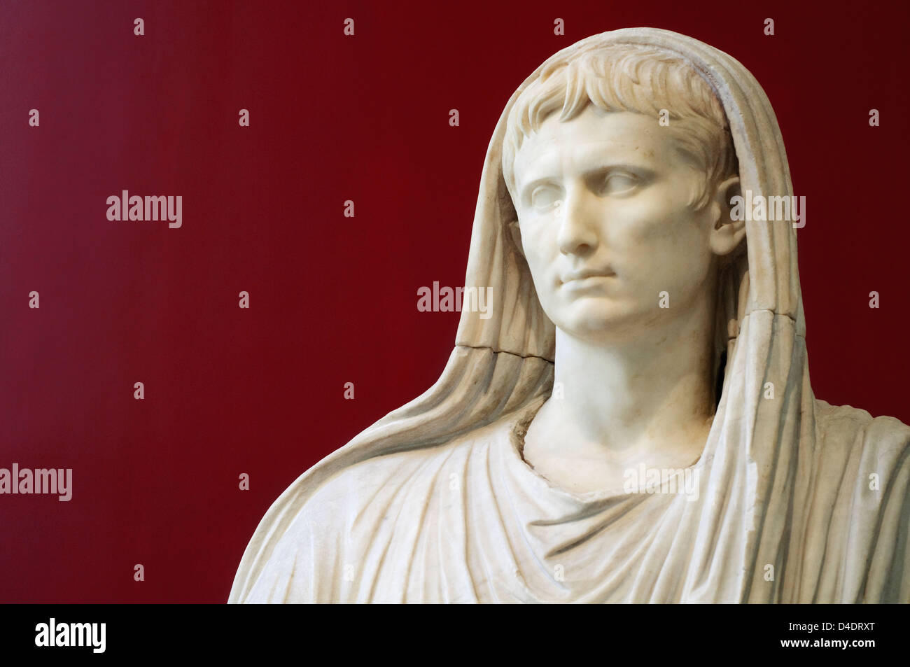 Italien, Latium, Rom, Massimo nationalen Palastmuseum, Marmor-Statue, Kaiser Gaius Julius Caesar Augustus in päpstlichen Kleid Stockfoto