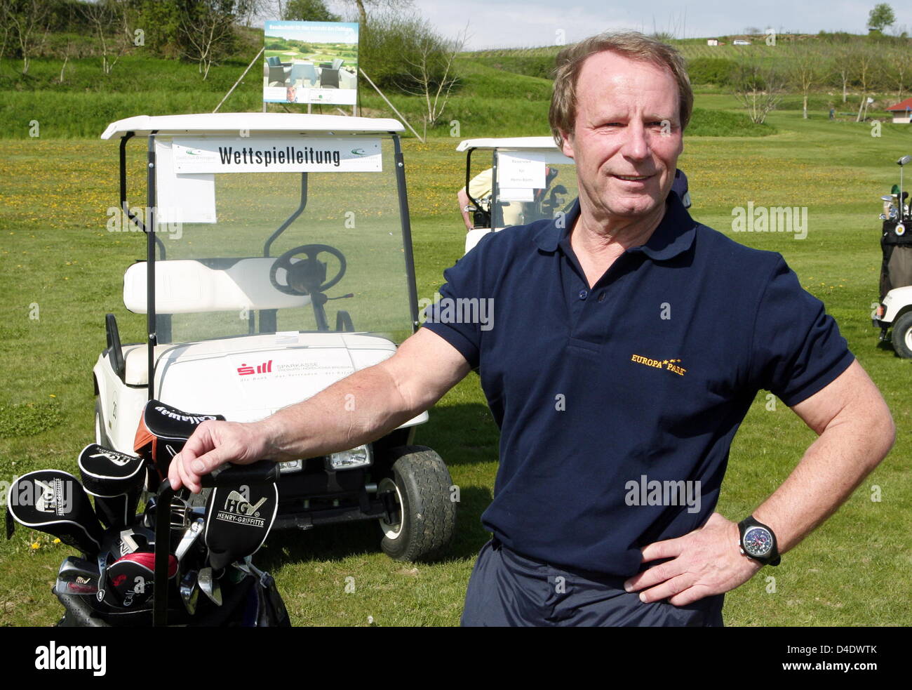 Berti Vogts, ehemalige 1970er Jahren Weltklasse-Verteidiger und Cheftrainer der deutschen Fußball-Nationalmannschaft, nimmt an Eagles Charity Golfcup inszeniert von "Europa-Park" Freizeitpark in Herbolzheim-Tutschfelden, Deutschland, 28. April 2008 Teil. Das diesjährige Charity-Event "Eagles Golfcup" zugunsten der "Franz-Beckenbauer-Stiftung", inszeniert die hauptsächlich unterstützt behinderte Menschen. Foto: Rolf Haid Stockfoto