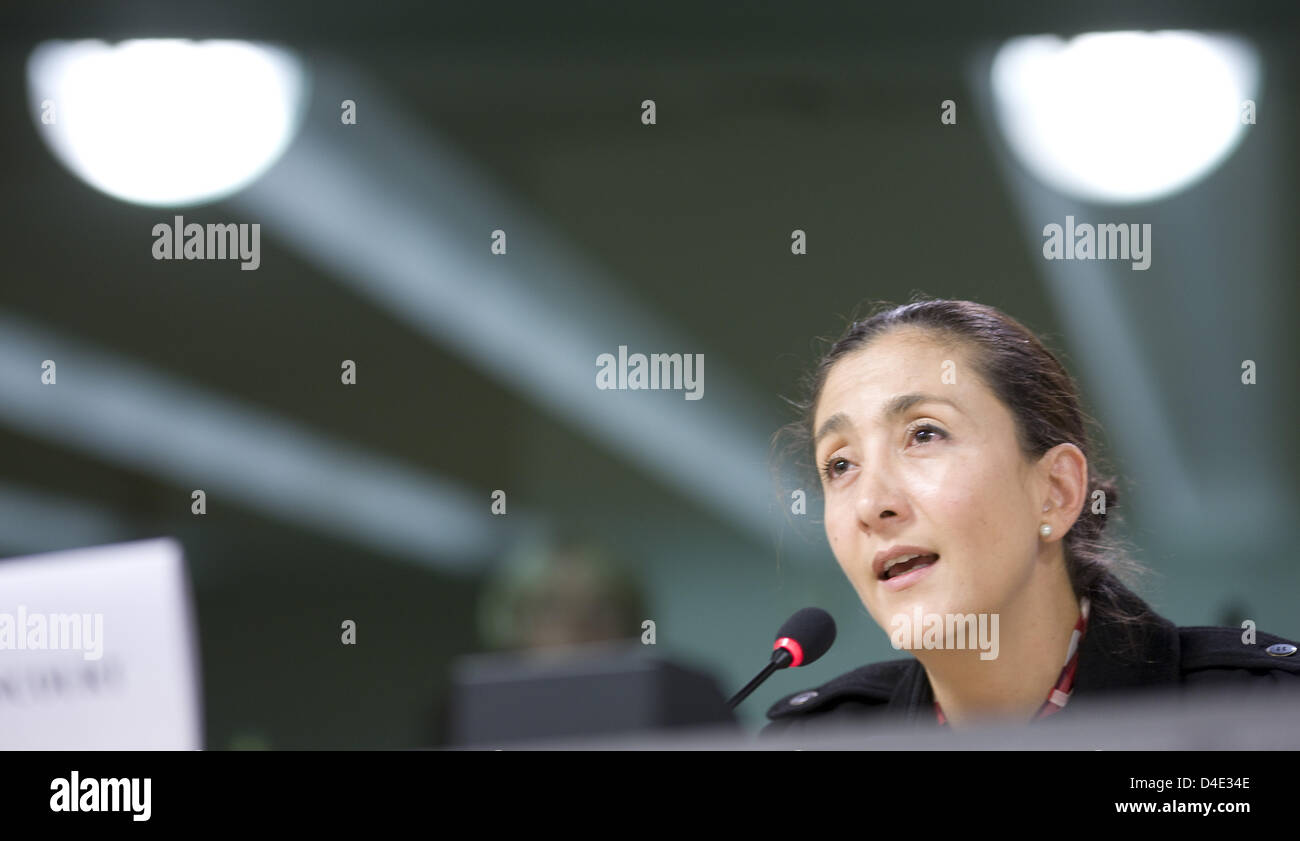 Ehemaligen kolumbianischen Präsidenten Kandidat und ehemaligen kolumbianischen FARC Guerilla Geisel, französisch-kolumbianische Ingrid Betancourt, besucht eine Pressekonferenz im Europäischen Parlament in Brüssel, Belgien, 8. Oktober 2008. Betancourt, die im Juli 2008 nach mehr als sechs Jahre lang in Gefangenschaft durch FARC (Revolutionäre Streitkräfte Kolumbiens) statt befreit wurde, gehört zu den hochkarätigen Stockfoto