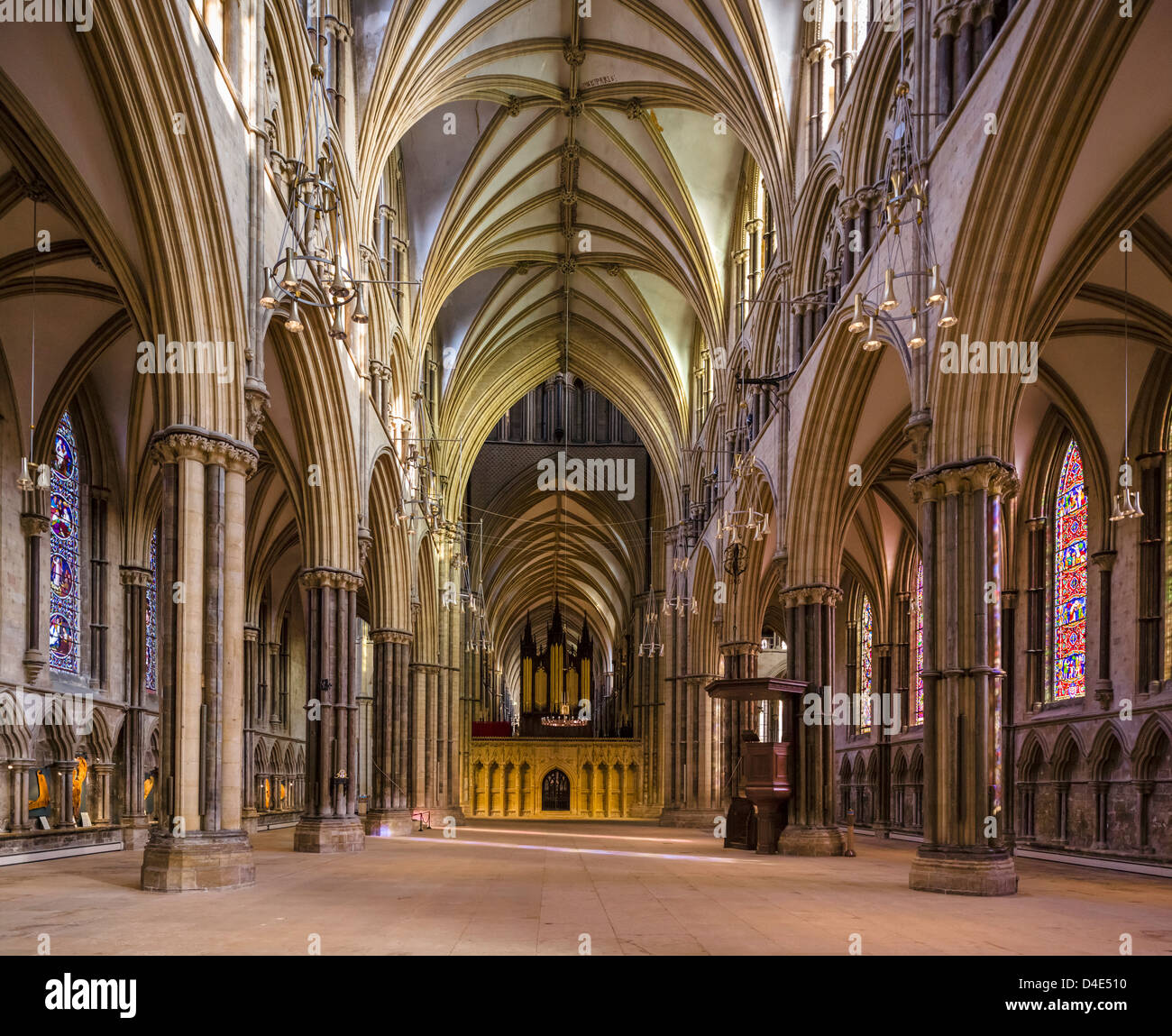 Hauptschiff der Kathedrale von Lincoln in der historischen alten Stadt von Lincoln, Lincolnshire, East Midlands, UK Stockfoto