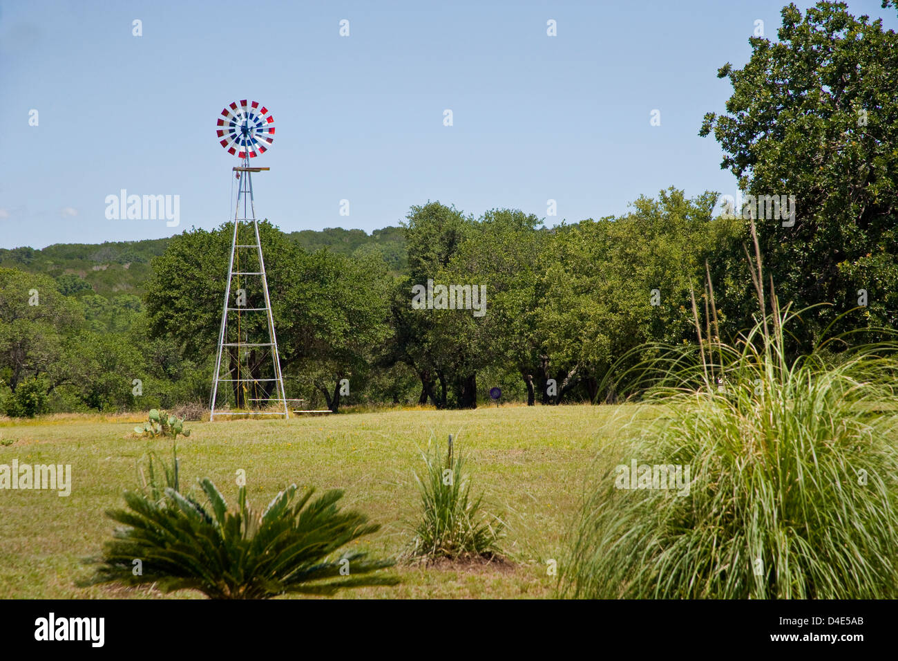 Hohen Texas Windmühle Stockfoto