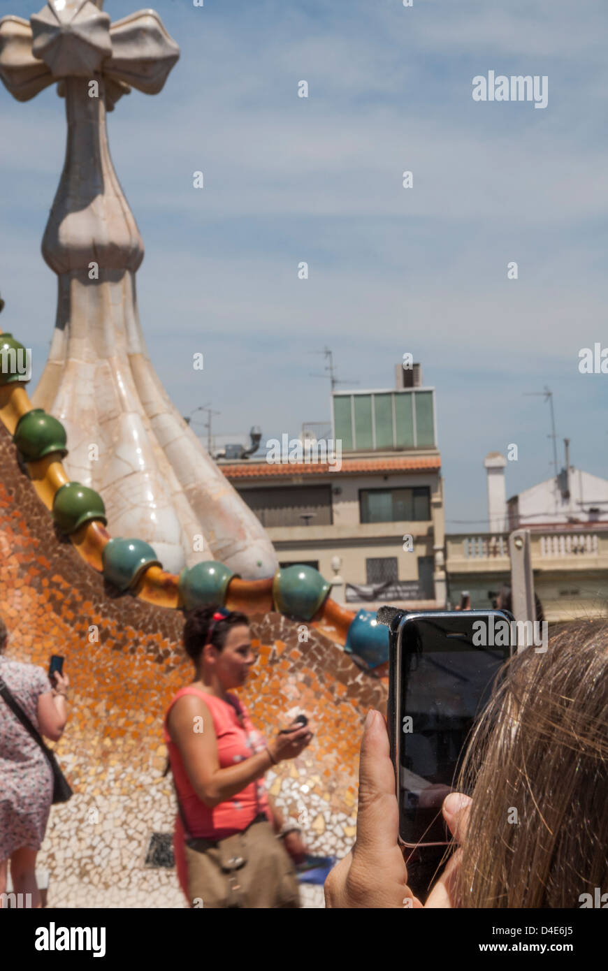 Fotografieren auf dem Dach des Gaudis Casa Batllo, Barcelona, Katalonien, Spanien Stockfoto