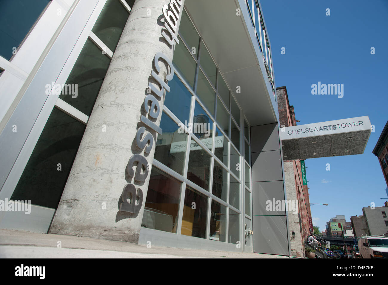 ZEICHEN MARLBOROUGH GALLERY EINGANG DES NEUNZEHNTEN STREET CHELSEA MANHATTAN NEW YORK CITY USA Stockfoto