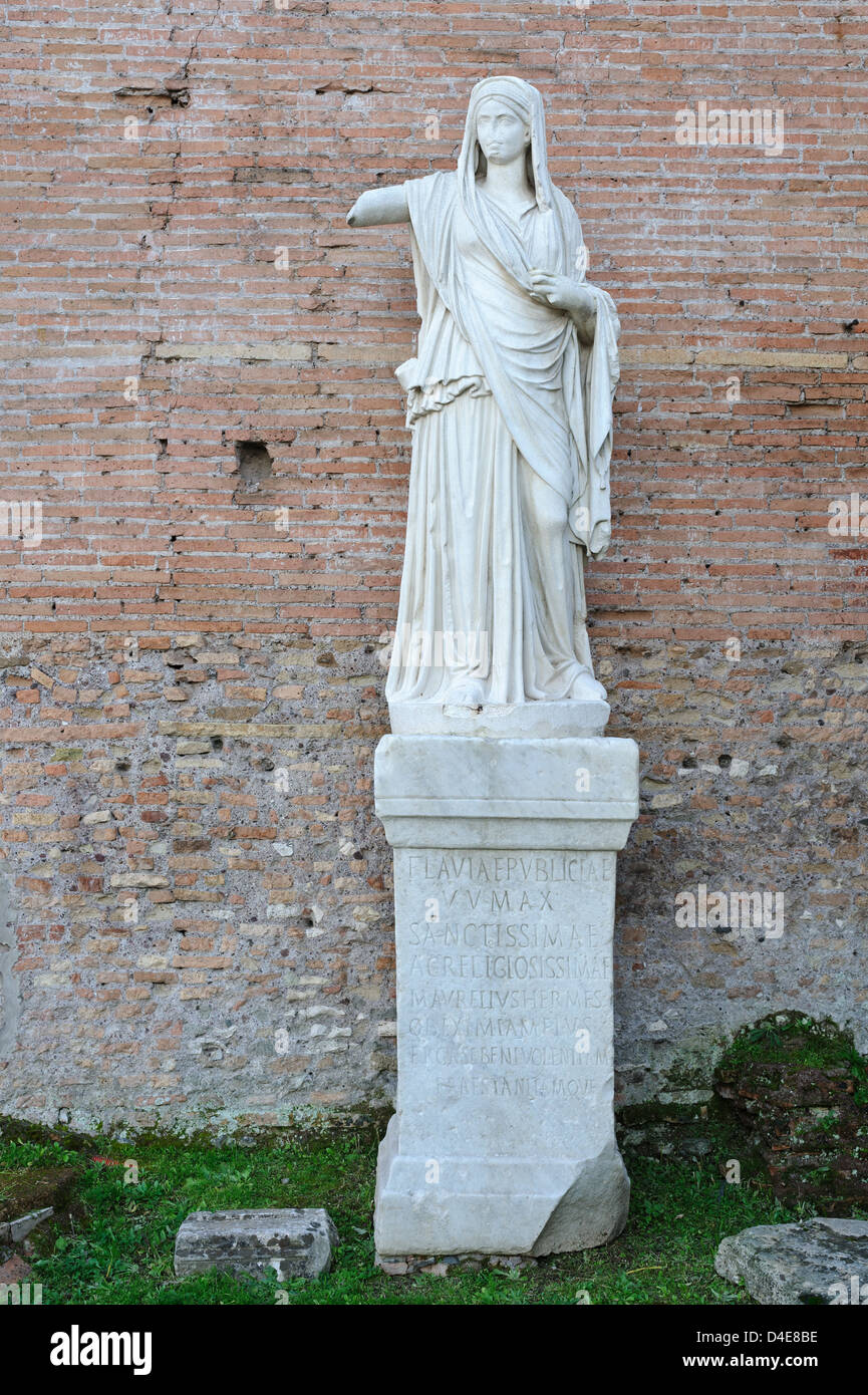 Die Ruinen von "Foro Romano" oder Roman Forum Herz des römischen Reiches jetzt eine touristische Attraktion im modernen Rom die Hauptstadt Italiens Stockfoto