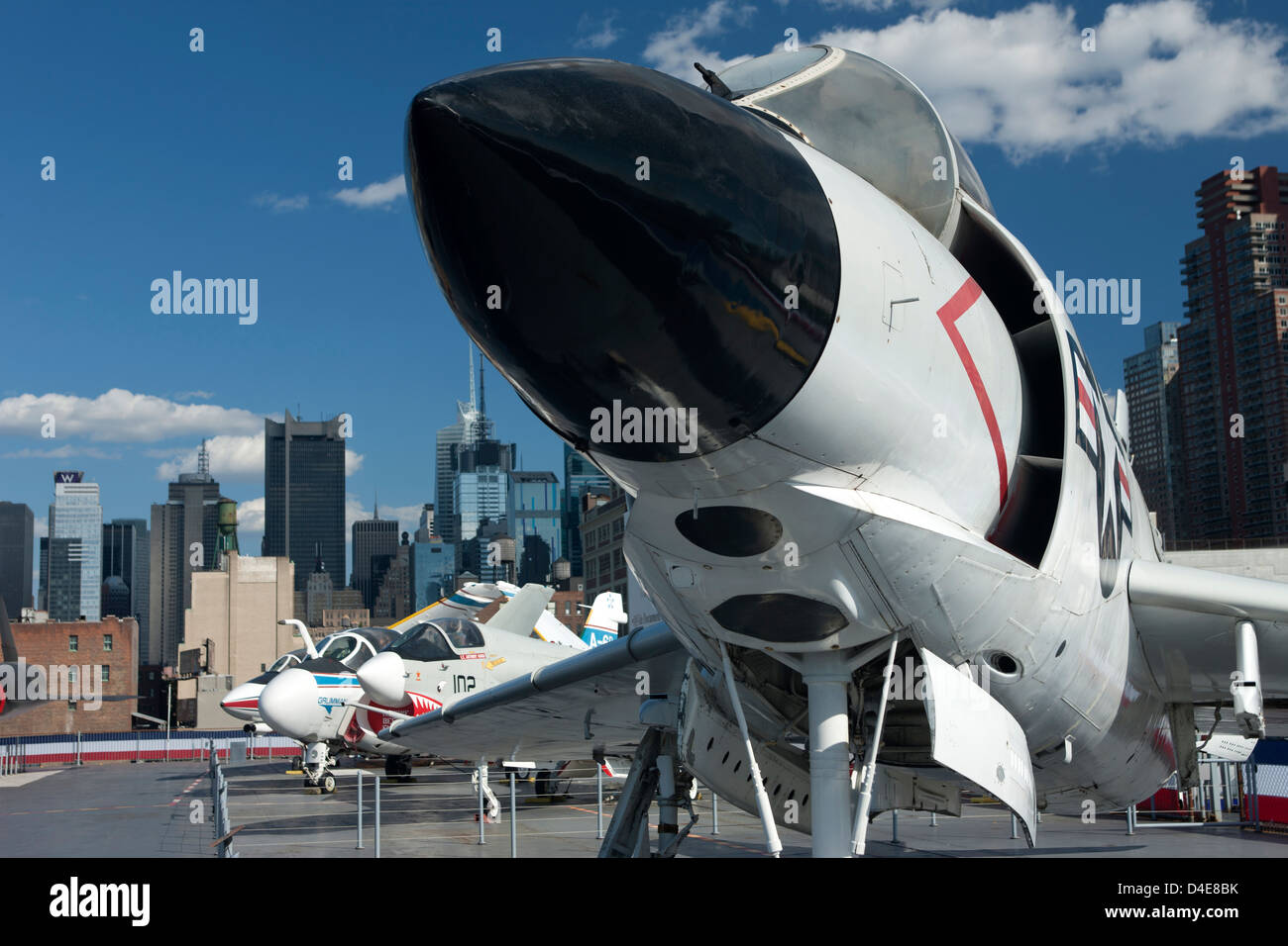 FLUGDECK DER INTREPID SEA AIR UND SPACE MUSEUM IN MANHATTAN NEW YORK USA Stockfoto