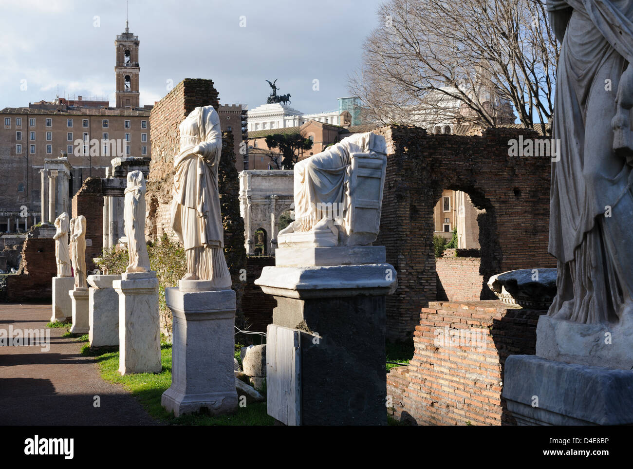 Die Ruinen von "Foro Romano" oder Roman Forum Herz des römischen Reiches jetzt eine touristische Attraktion im modernen Rom die Hauptstadt Italiens Stockfoto