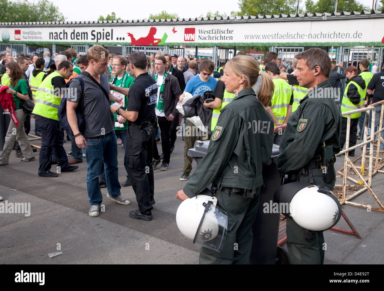 Münster, Polizeieinsatz im Fußballstadion Stockfoto