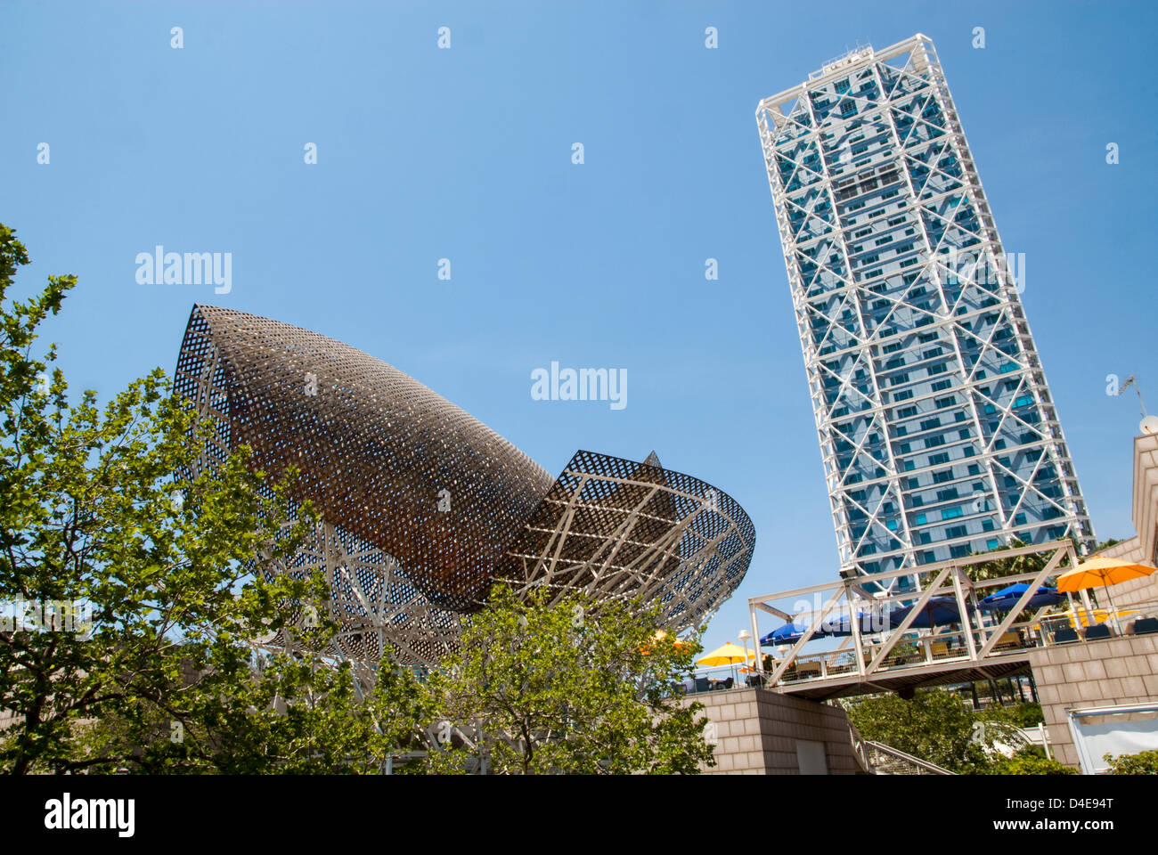 Spanien, Katalonien, Barcelona, Shopping-Mall oder Peix Ballena (Wal) von Gehry in das Olympische Dorf marina Stockfoto
