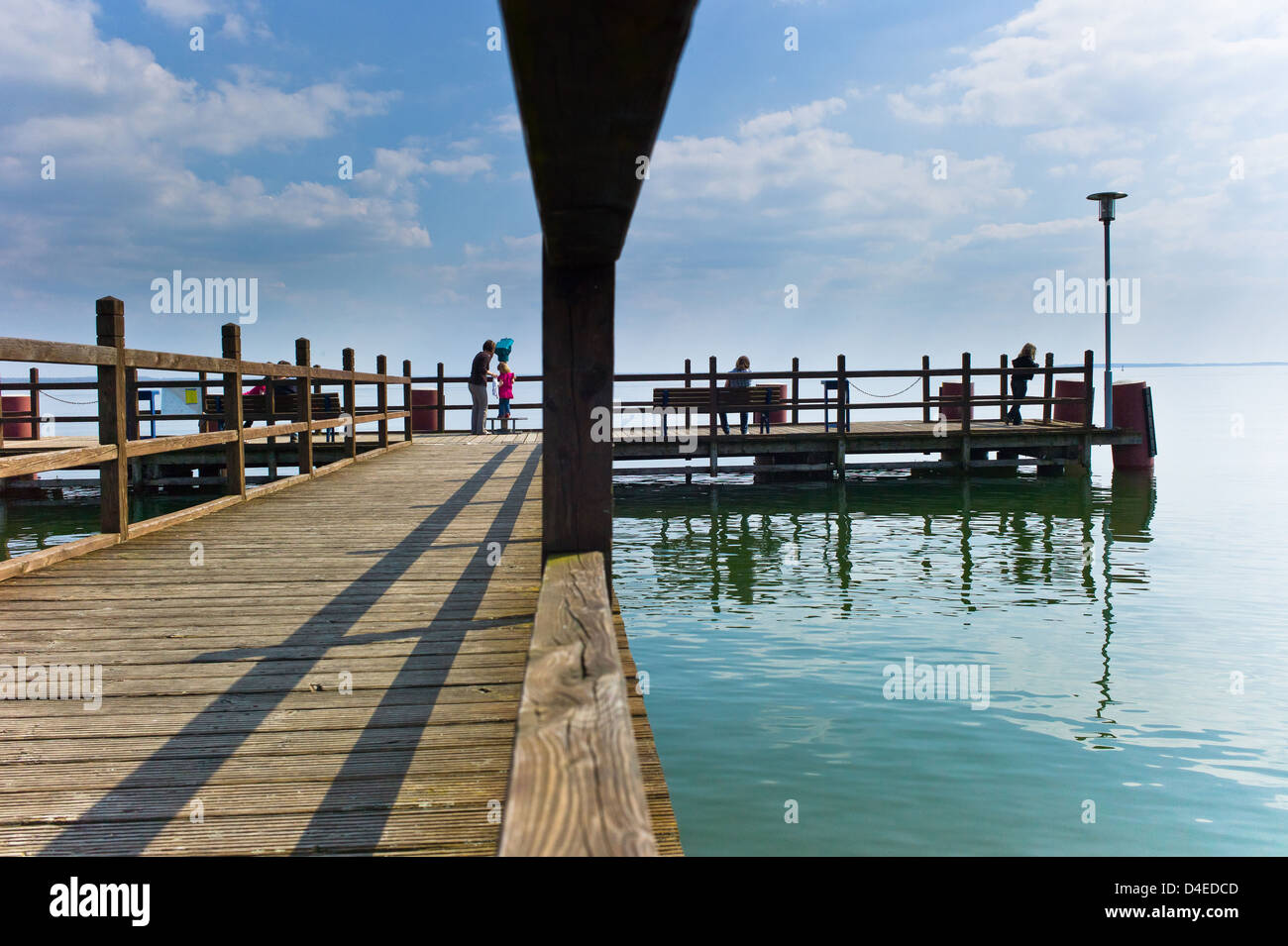 Klink, Deutschland, Touristen auf der Seebruecke Stockfoto