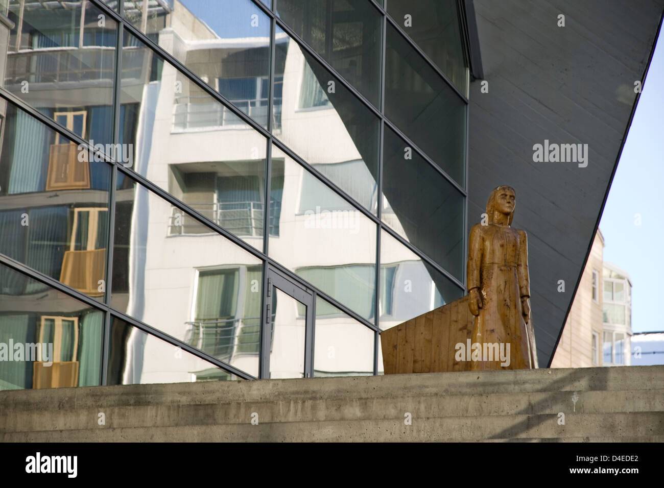 Skulptur von außen Bibliothek von Tromsø in Norwegen Stockfoto